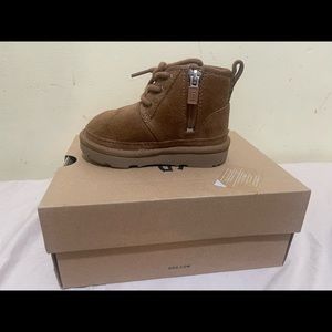 UGG® Neumel II Boot - Little Kid SIZE 7 TODDLER. BARELY USED